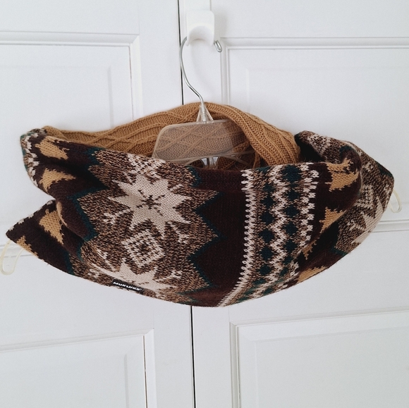 Mukluks double layered infinity scarf - Picture 2 of 7